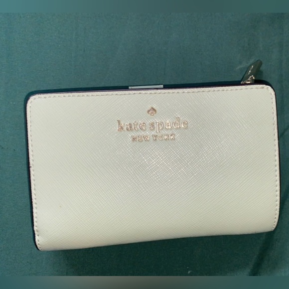 UsedPerfect condition mint green Carson convertible crossbody + matching wallet - Picture 5 of 7